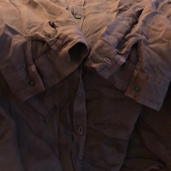 Button down - Picture 3 of 6